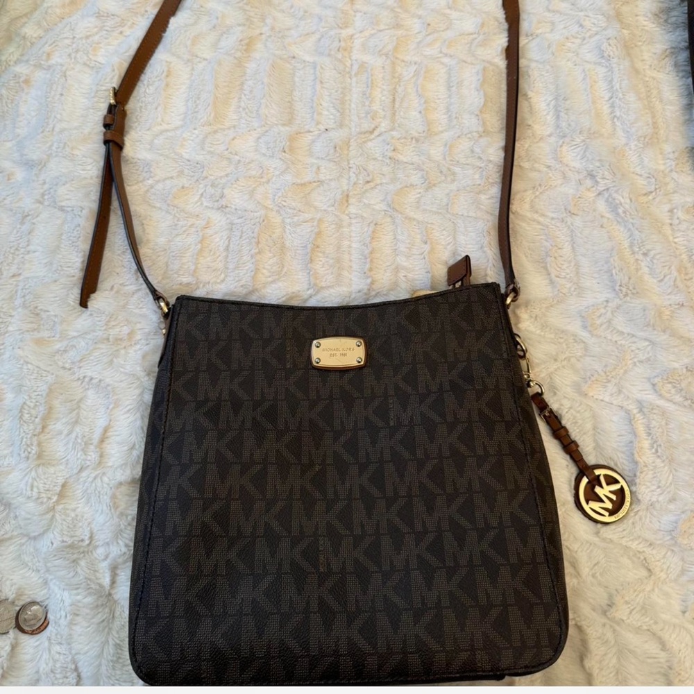 Michael kors crossbody